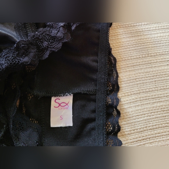 Thigh-high Bow Stockings & Crotchless Panties by Sofishie (Size: S) - Picture 4 of 6